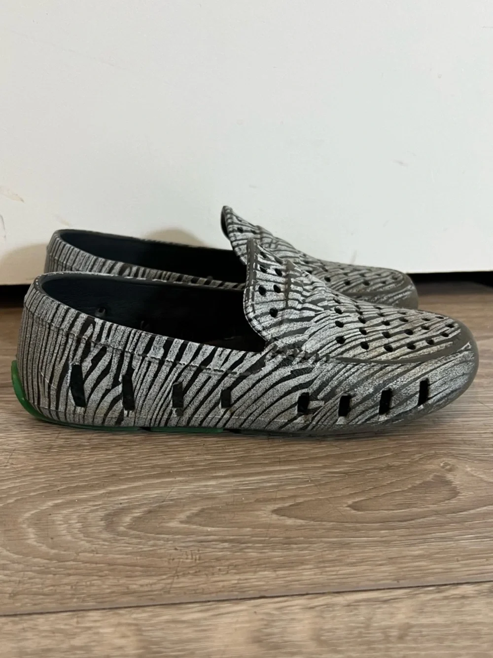 Floafers X Crayola Little Kids Size 1 Blackish Grey Slip On Water Outdoors